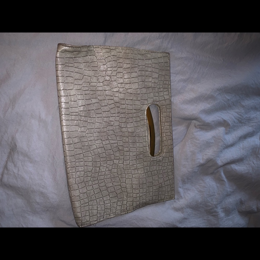 Clutch - Picture 3 of 3